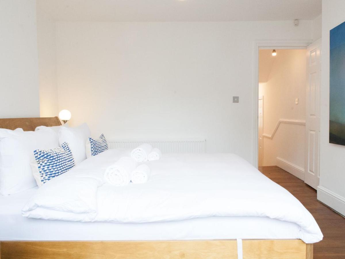 Pass The Keys Garden Apartment In Stockwell London Kültér fotó