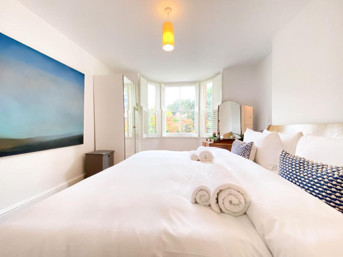 Pass The Keys Garden Apartment In Stockwell London Kültér fotó