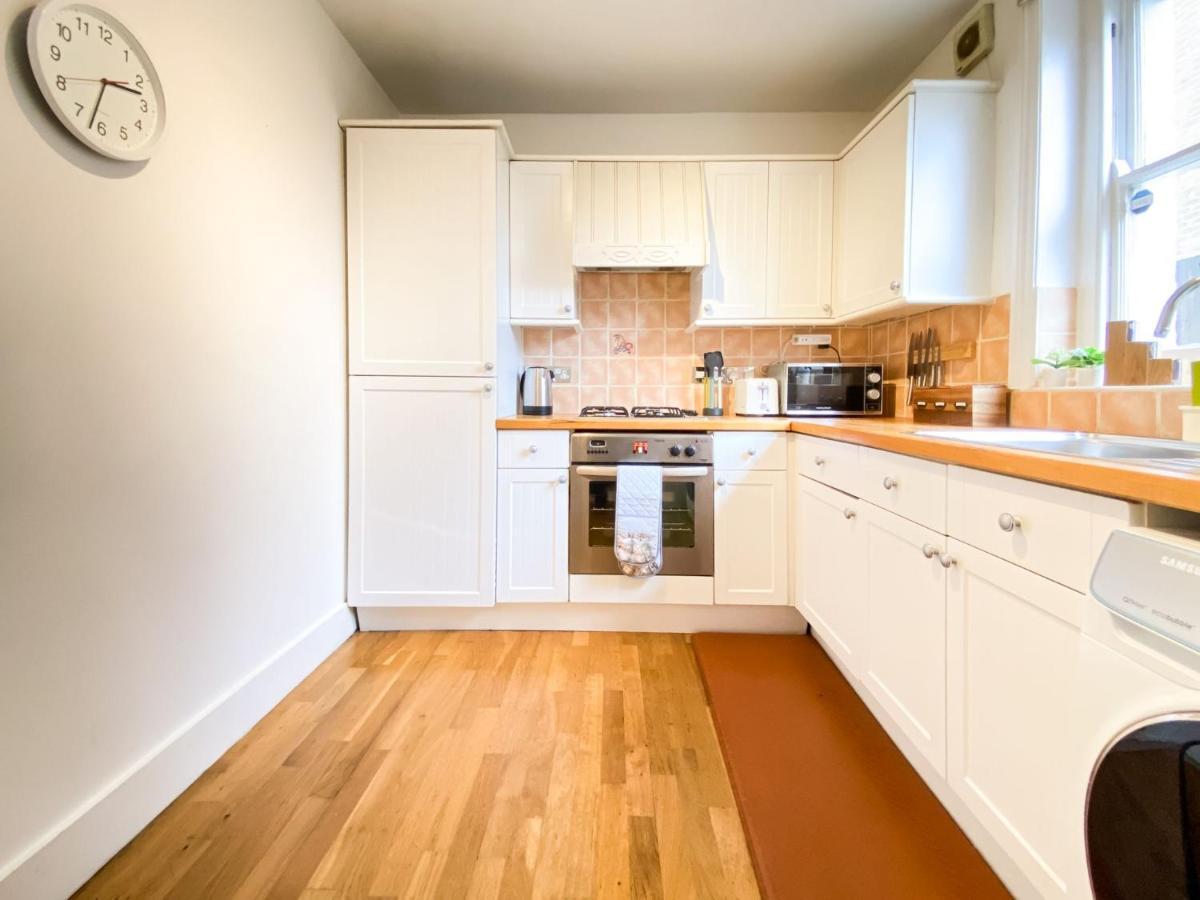 Pass The Keys Garden Apartment In Stockwell London Kültér fotó