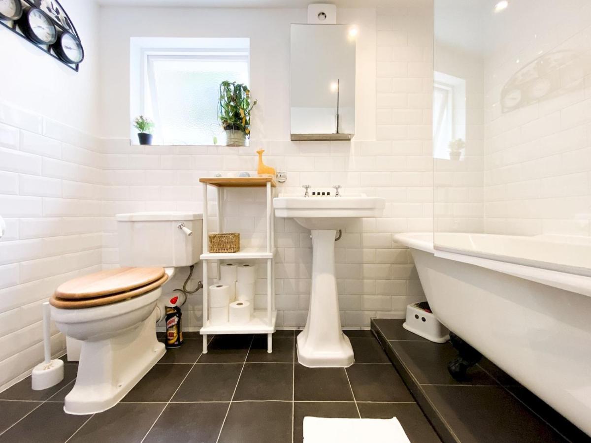 Pass The Keys Garden Apartment In Stockwell London Kültér fotó