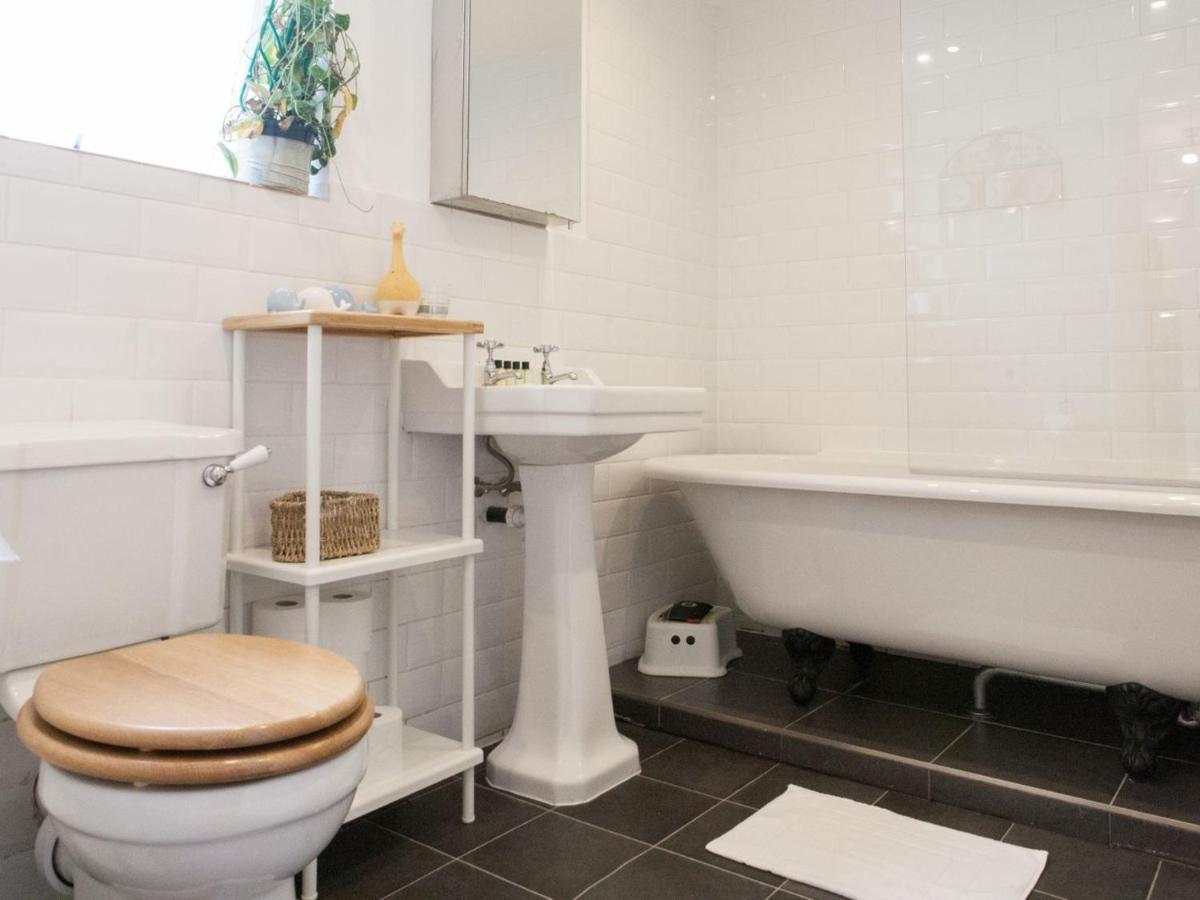 Pass The Keys Garden Apartment In Stockwell London Kültér fotó