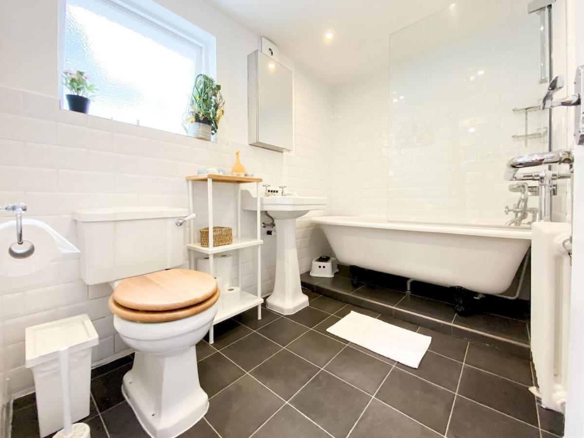 Pass The Keys Garden Apartment In Stockwell London Kültér fotó