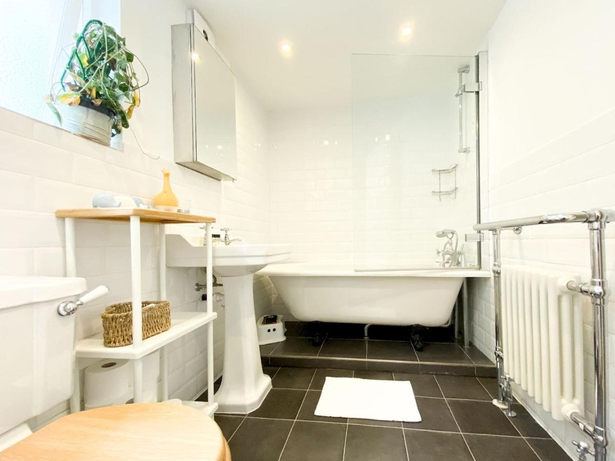 Pass The Keys Garden Apartment In Stockwell London Kültér fotó